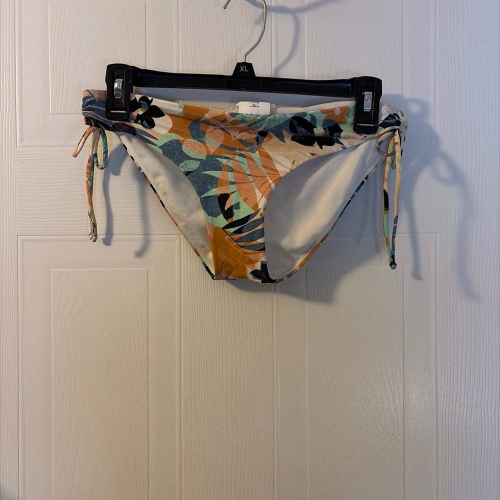 Roxy Swimwear Bikini Bottoms Sz Large S Twist Sides Flowers Tropical White NWT